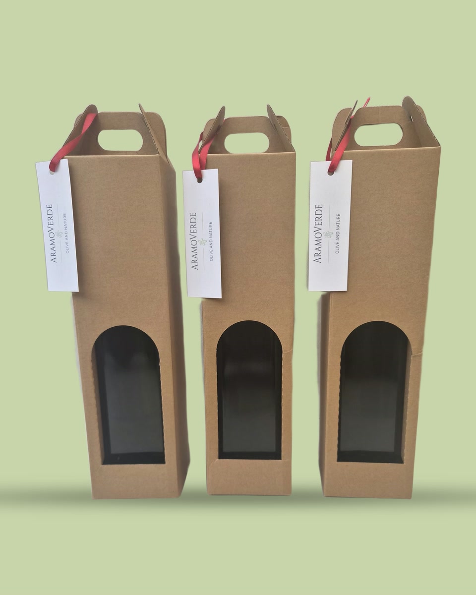 Coffret : trois huiles d’olive dans des boîtes en carton